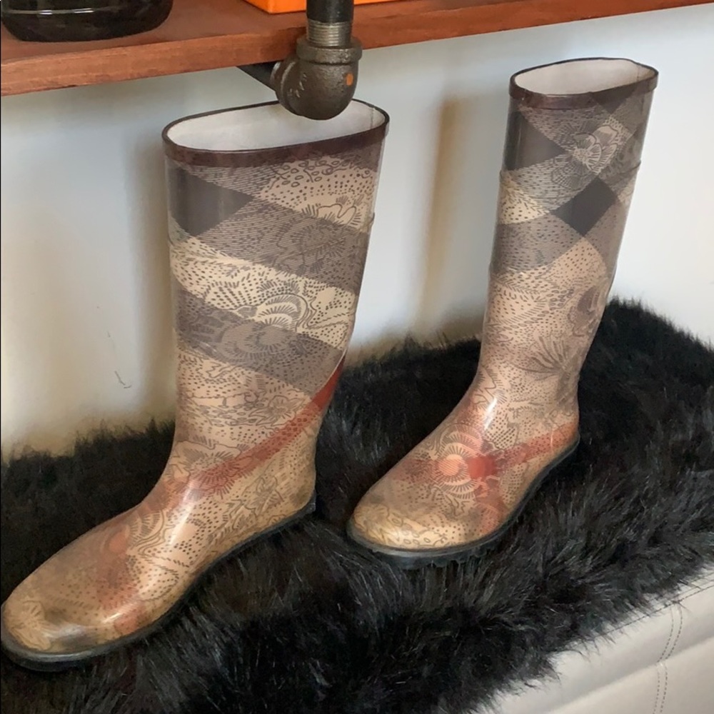 Authentic Burberry rubber rain boots size 39